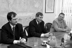 h0417f.jpg (12818 bytes)